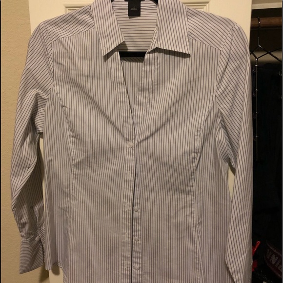 2/$25 Bundle of 4 Ann Taylor Dress Shirts - Picture 7 of 8